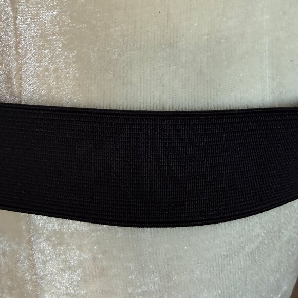Under Armour black stretchy adjustable belt with silver buckle white logo - Picture 4 of 7